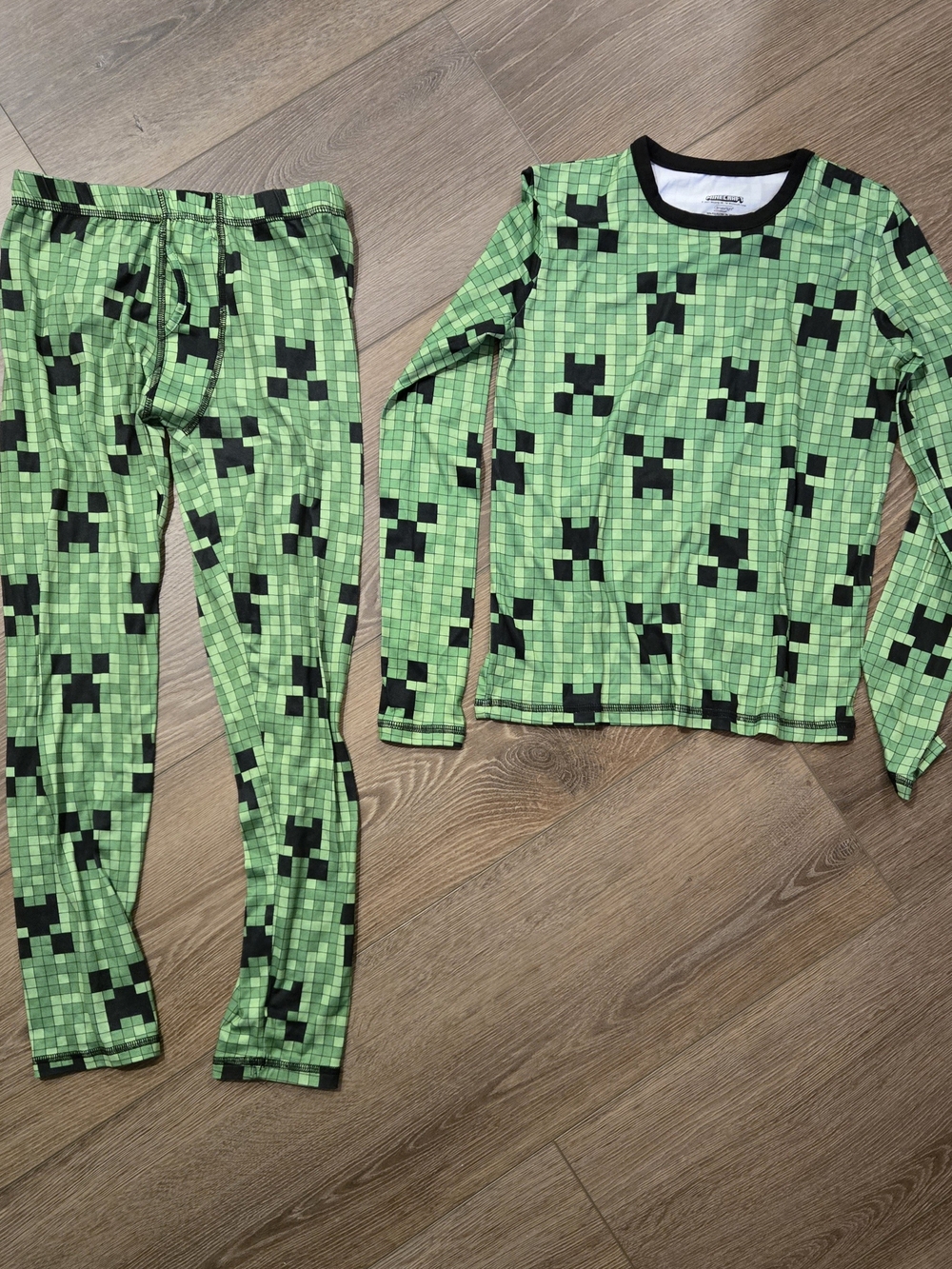 Kids Green MinecraftPrint Pajama Set - Long Sleeve Top & Pants